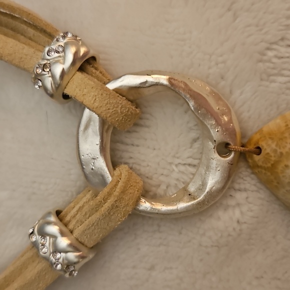 EP Chrysanthemum Fossilized Coral Teardrop Stone Pendant Leather Necklace - Picture 5 of 7